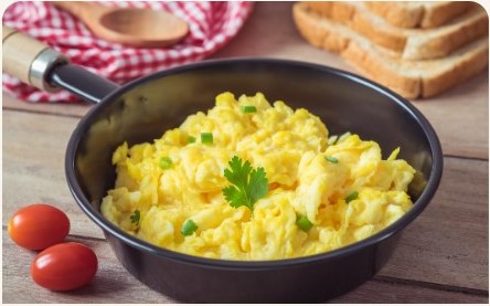 البيض المخفوق بالكريمة